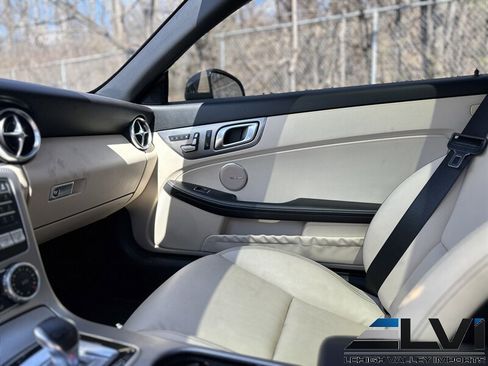 Used 2017 Mercedes-Benz SLC 300 image 18