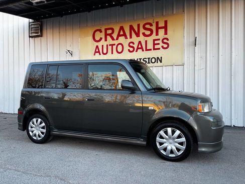 Used 2005 Scion xB image 4