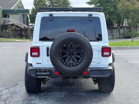 Used 2018 Jeep Wrangler Unlimited Sahara w/ Cold Weather Group AWD/4WD image 7