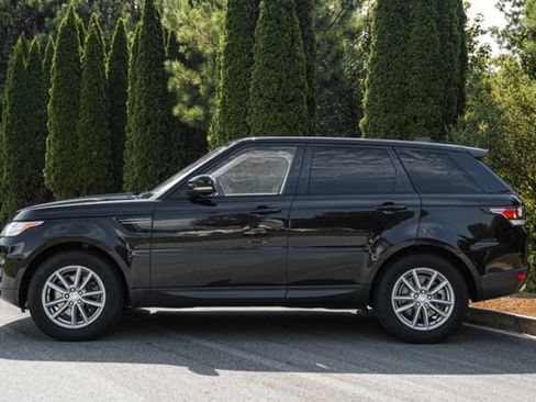 Used 2017 Land Rover Range Rover Sport SE AWD/4WD image 9