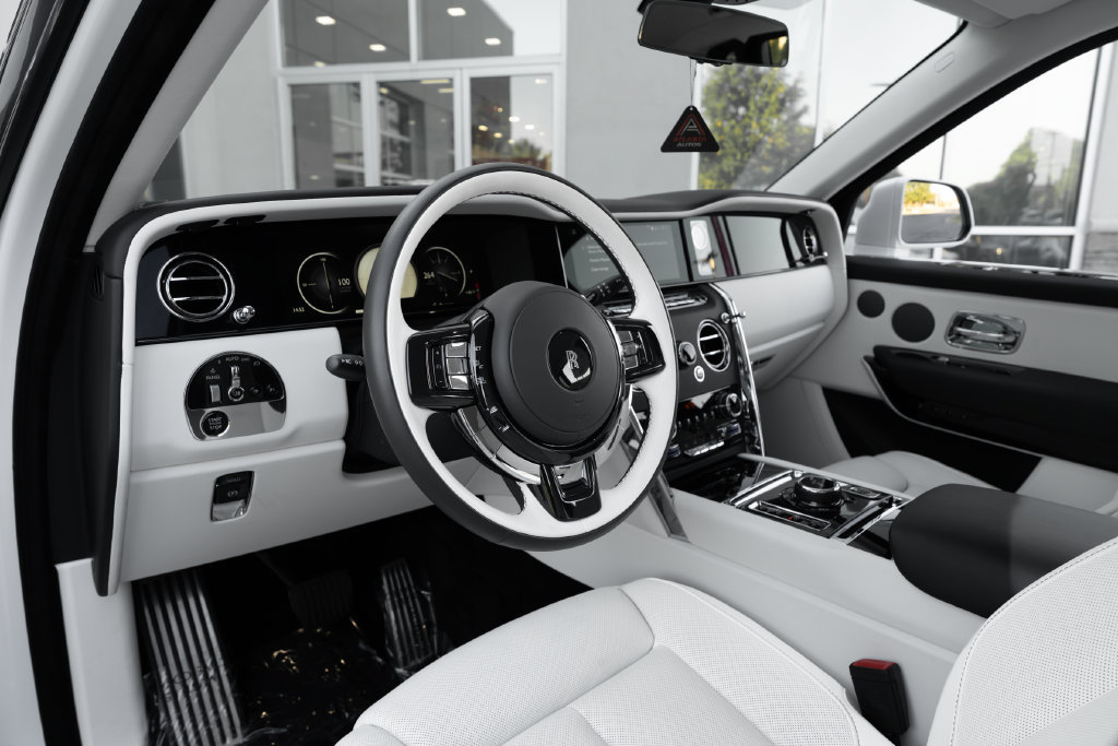 Used 2026 Rolls-Royce Cullinan AWD/4WD image 24