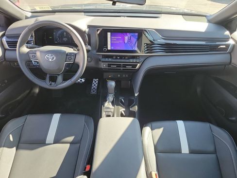 Used 2025 Toyota Camry SE image 10