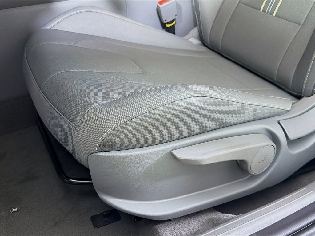 Used 2025 Hyundai Elantra Sport FWD image 22