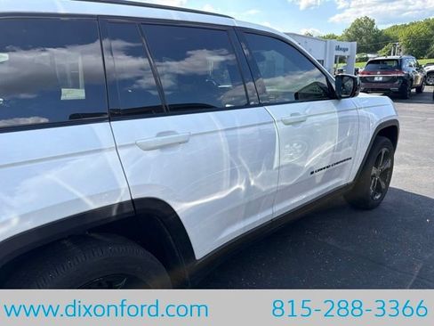 Used 2024 Jeep Grand Cherokee Altitude AWD/4WD image 6