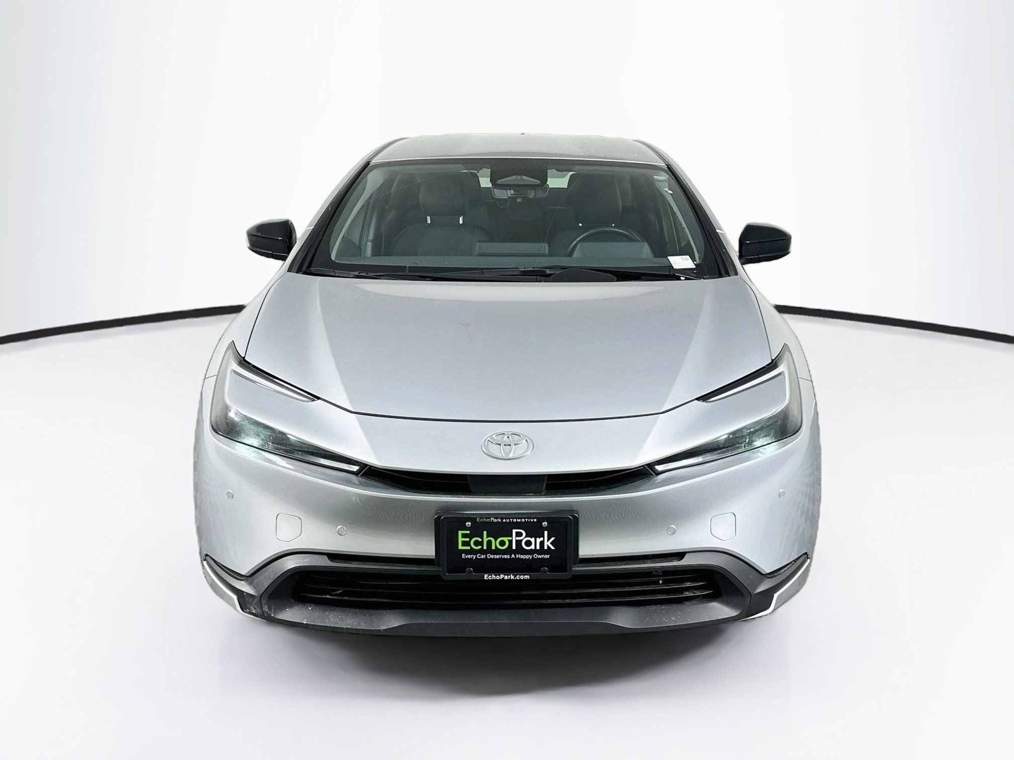 Used 2025 Toyota Prius LE FWD image 2