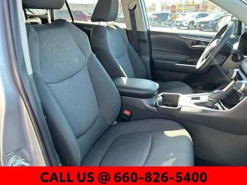 Used 2025 Toyota RAV4 XLE image 5