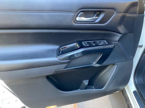 Used 2022 Nissan Pathfinder S FWD image 16