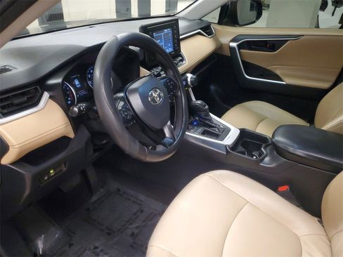 Used 2021 Toyota RAV4 LE image 15