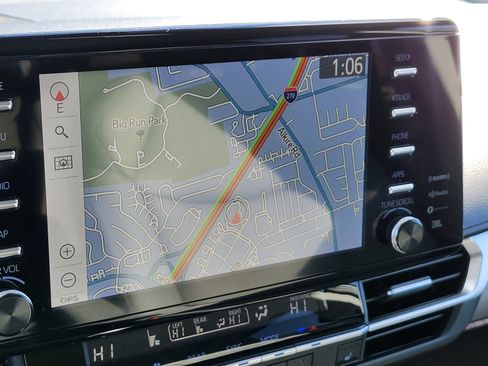 Used 2024 Toyota Sienna XLE w/ XLE Plus Package image 6