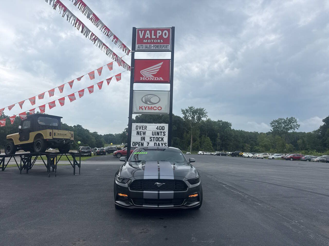 Used 2016 Ford Mustang Coupe RWD image 2