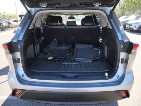 Certified 2024 Toyota Highlander XLE AWD/4WD image 19
