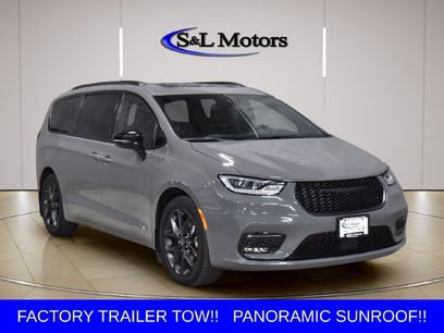 Used 2025 Chrysler Pacifica Limited w/ Trailer Tow Group