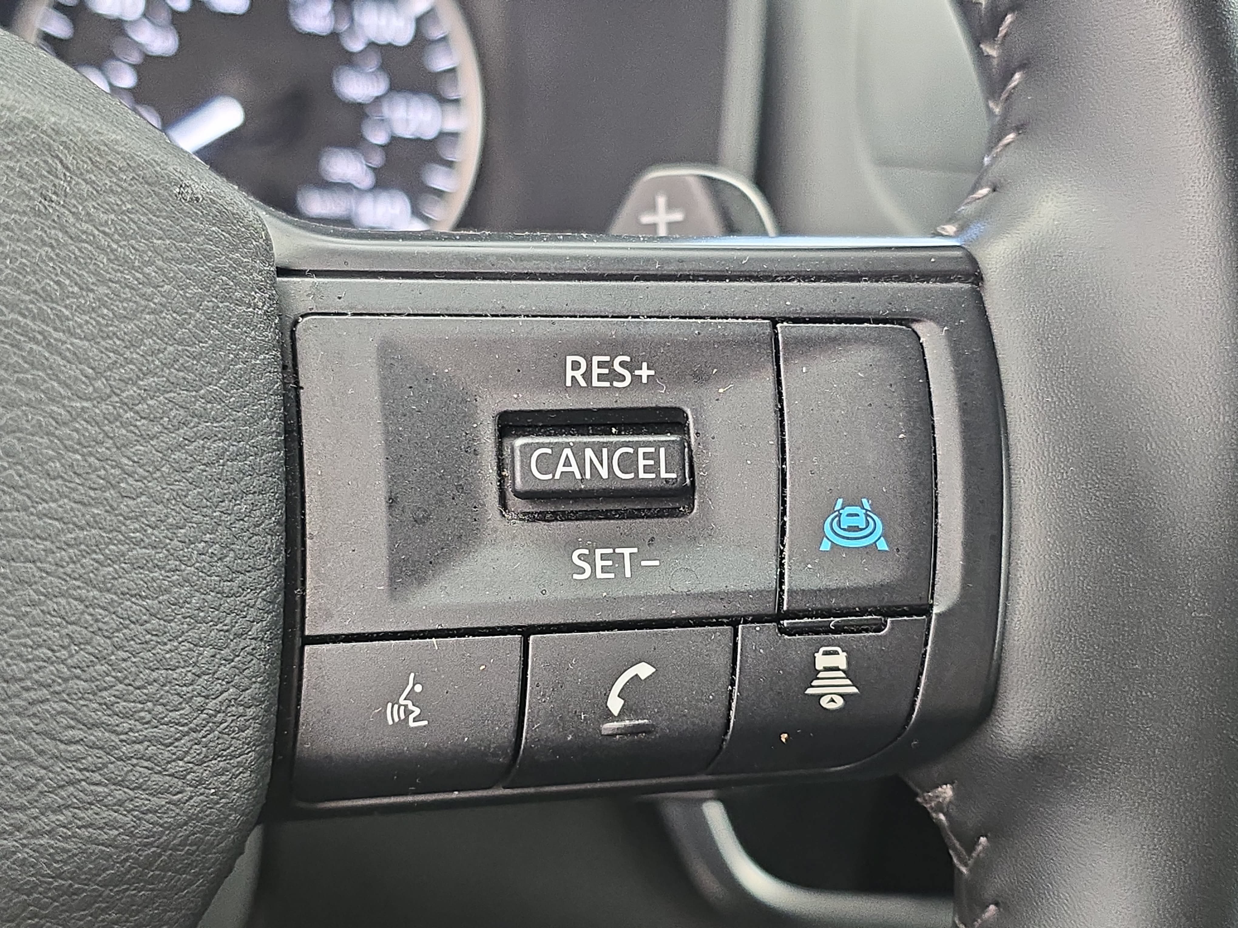 Certified 2025 Nissan Rogue SV FWD image 18