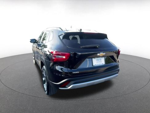 Used 2025 Chevrolet Trax LT image 11