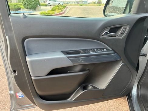 Used 2022 Chevrolet Colorado Z71 AWD/4WD image 7