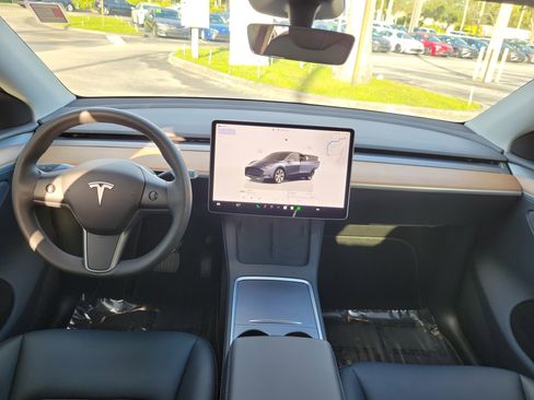Used 2024 Tesla Model Y Long Range image 12