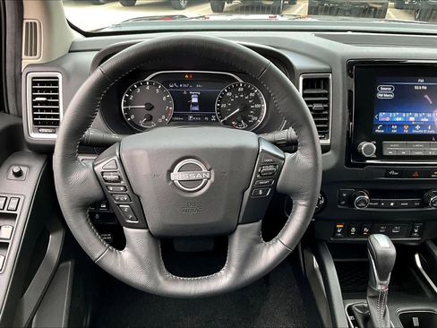 Used 2023 Nissan Frontier SV w/ SV Premium Package image 5