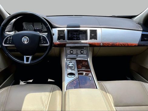 Used 2013 Jaguar XF RWD image 15