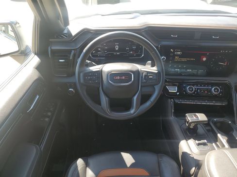 Used 2024 GMC Sierra 1500 AT4 w/ Technology Package AWD/4WD image 18