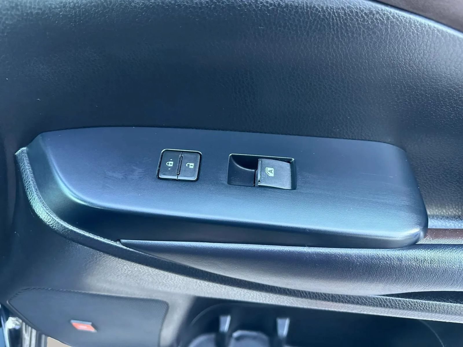 Used 2019 Toyota Highlander Limited FWD image 27