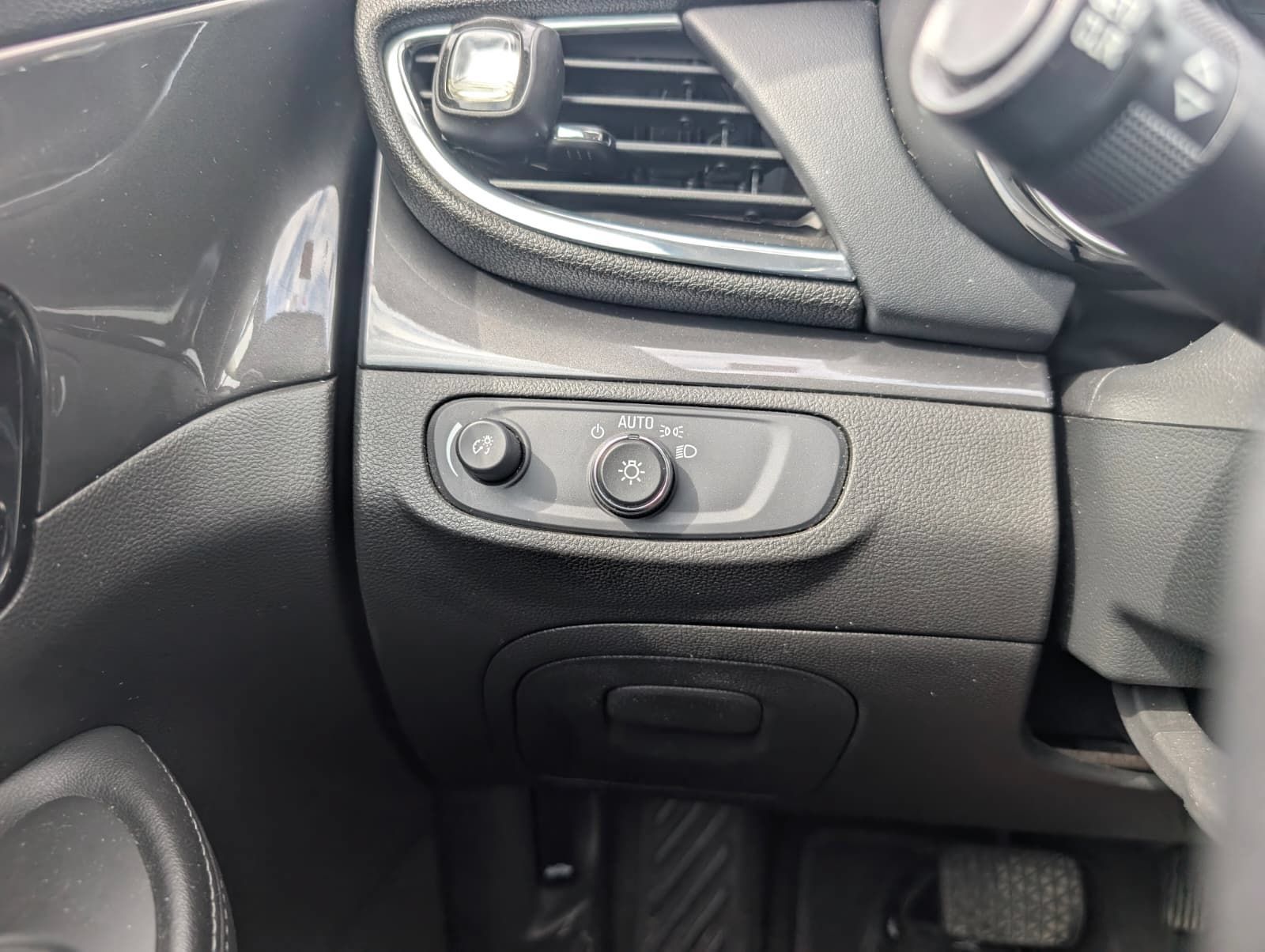 Used 2019 Buick Encore Preferred FWD image 30