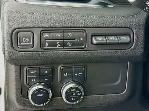 Used 2021 GMC Yukon Denali image 11