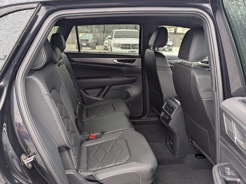 Used 2025 Volkswagen Atlas Cross Sport SE image 12