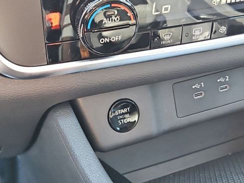 Used 2025 Nissan Rogue SV FWD image 16