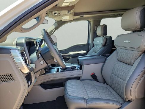New 2026 Ford F350 Platinum w/ Platinum Plus Package AWD/4WD image 13