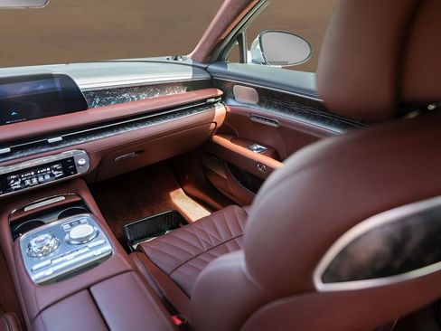 Used 2025 Genesis G90 3.5T image 29