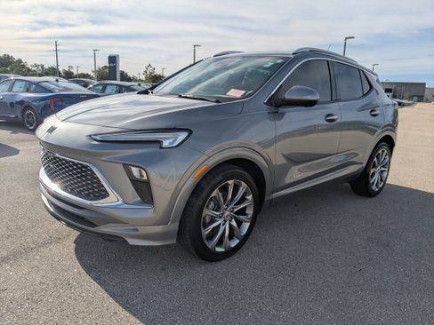 Used 2024 Buick Encore GX Avenir w/ Avenir Technology Package image 9
