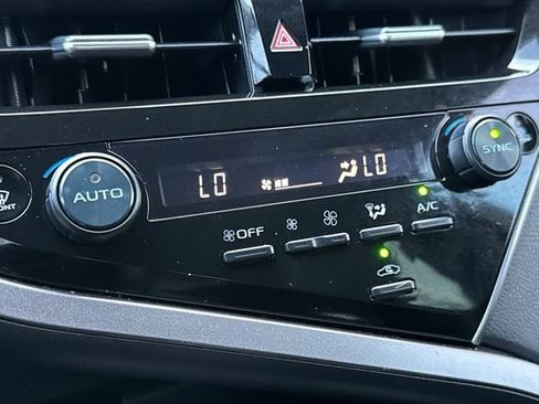 Used 2023 Toyota Camry SE FWD image 27