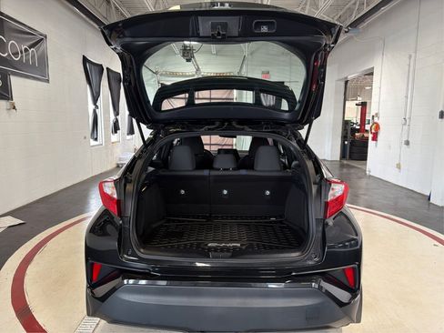 Used 2021 Toyota C-HR XLE FWD image 12