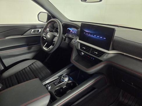 Used 2026 Ford Explorer ST-Line w/ ST-Line Street Pack RWD image 32