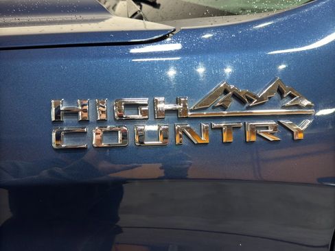 Used 2019 Chevrolet Silverado 1500 High Country w/ Technology Package AWD/4WD image 10