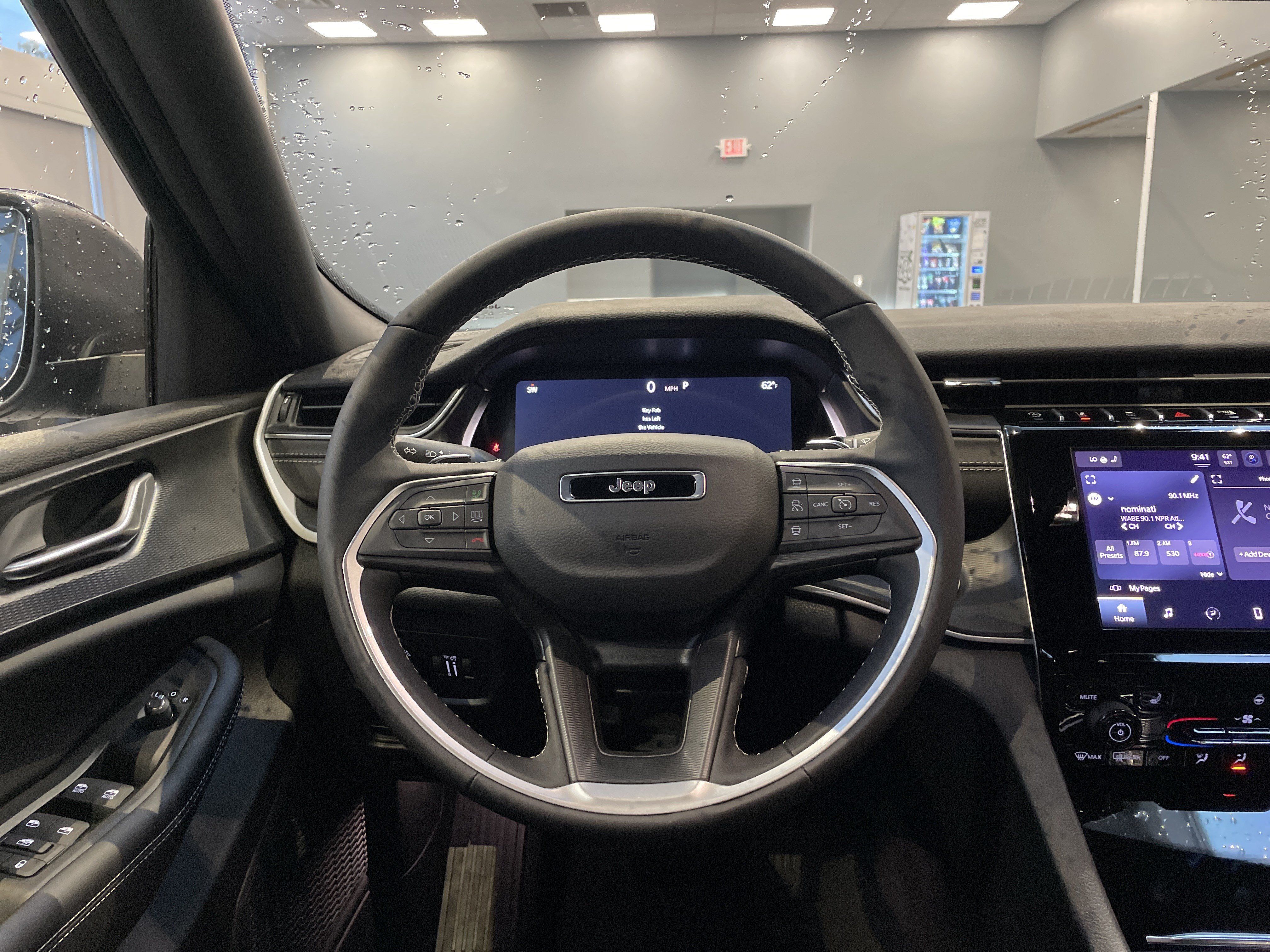 Used 2025 Jeep Grand Cherokee Laredo w/ Luxury Tech Group I RWD image 17