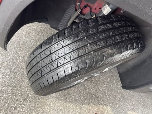 Used 2023 GMC Acadia SLT image 17