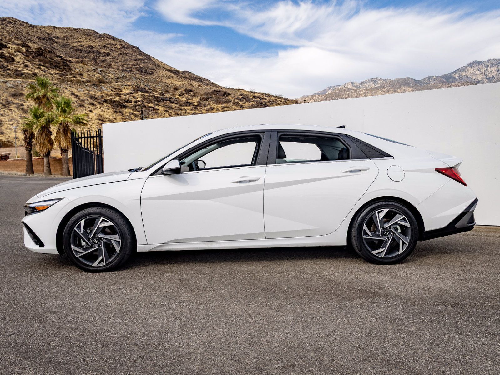 Used 2026 Hyundai Elantra Limited FWD image 7