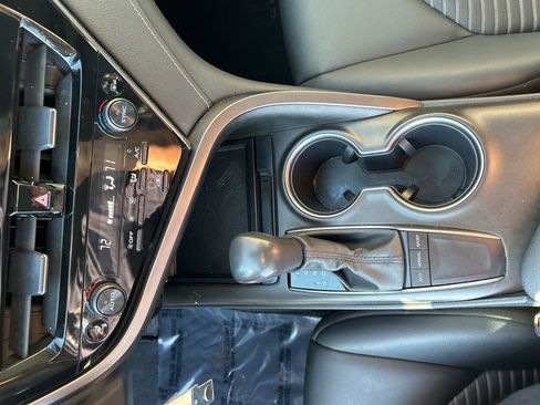 Used 2024 Toyota Camry SE image 13