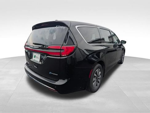 Used 2024 Chrysler Pacifica Limited FWD image 7