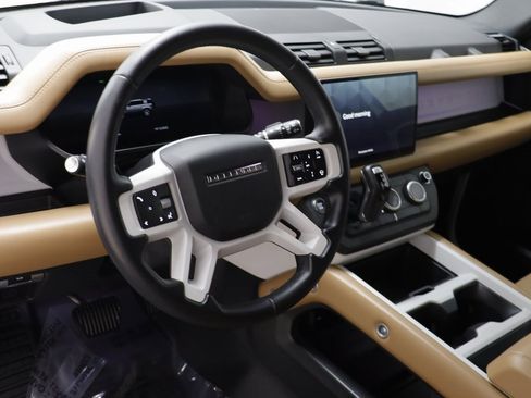 Used 2025 Land Rover Defender 110 X-Dynamic SE image 6