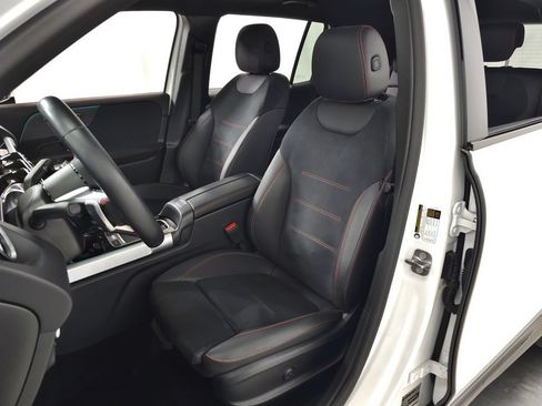 Used 2024 Mercedes-Benz GLB 250 4MATIC image 19