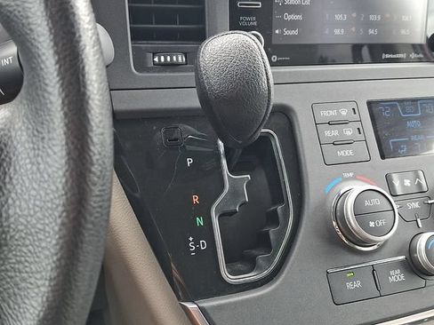 Used 2019 Toyota Sienna LE FWD image 15