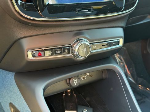 Certified 2023 Volvo C40 P8 Recharge Ultimate AWD/4WD image 18