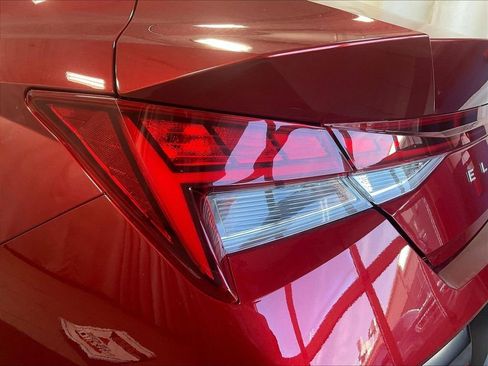 Certified 2025 Hyundai Elantra Limited FWD image 34