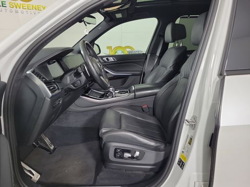 Used 2019 BMW X5 xDrive50i w/ M Sport Package image 5