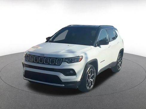 Used 2025 Jeep Compass Limited image 7