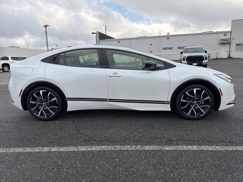 Used 2024 Toyota Prius Prime Premium image 10