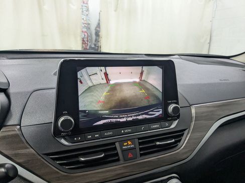 Used 2025 Nissan Altima 2.5 SV FWD image 16