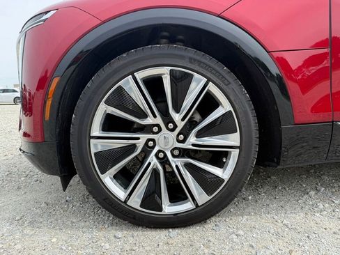 Used 2025 Cadillac Lyriq Luxury w/ LPO, Floor Liner Package AWD/4WD image 14